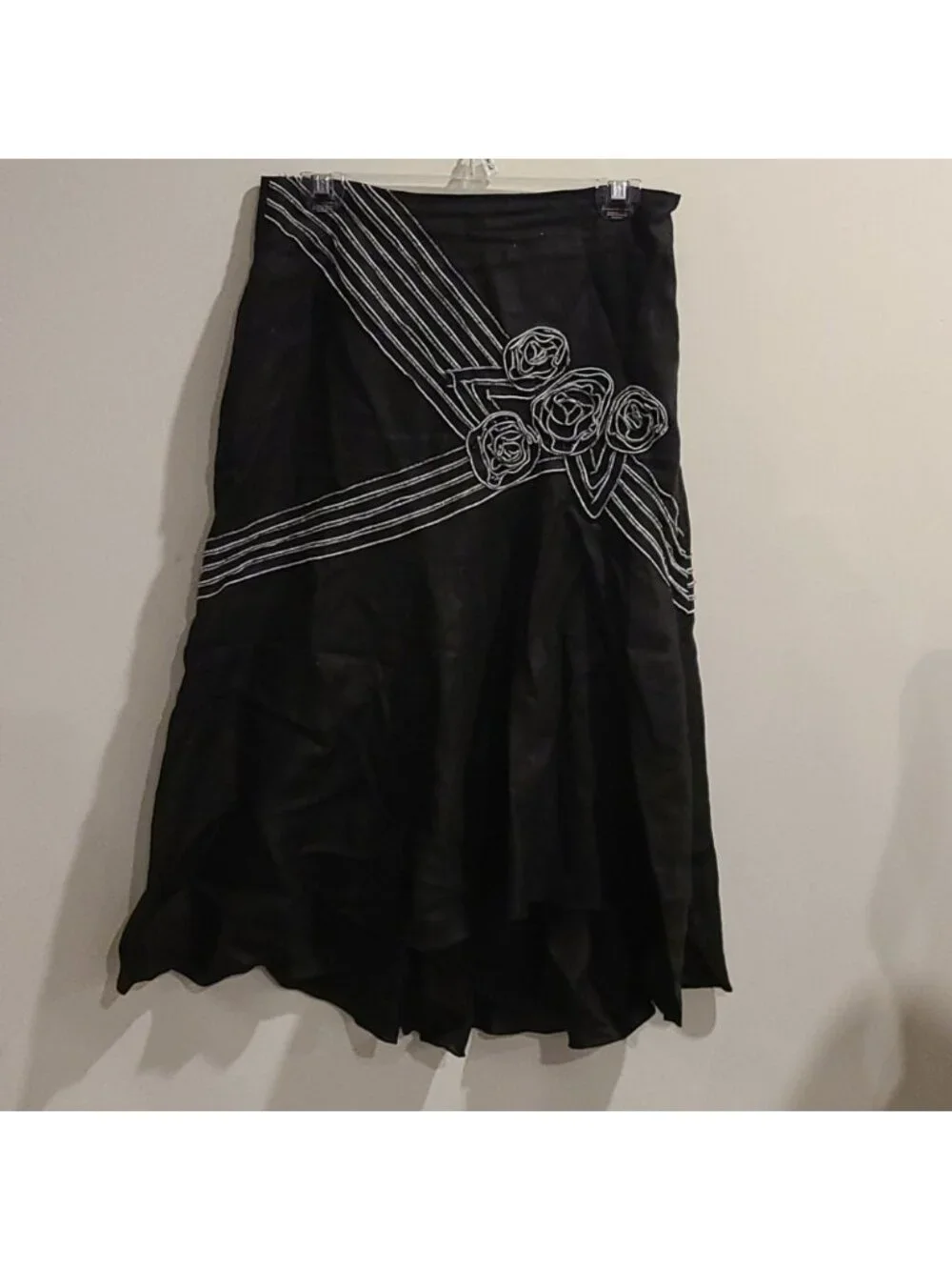 Simply JM linen skirt w/raised wht stitch pattern